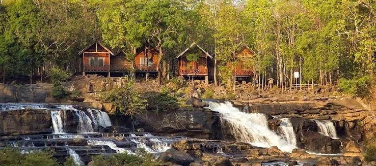 Tad Lo Lodge beside the waterfall landscape